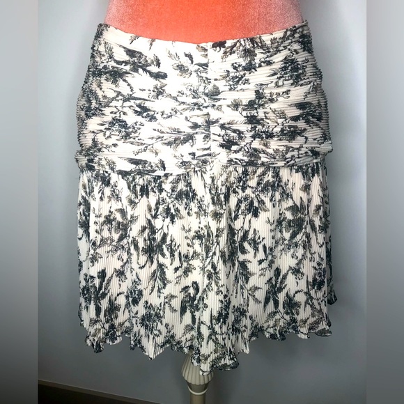 Express Dresses & Skirts - Express Floral Pleated Mini Skirt Cream Black Gray Women’s Size XL